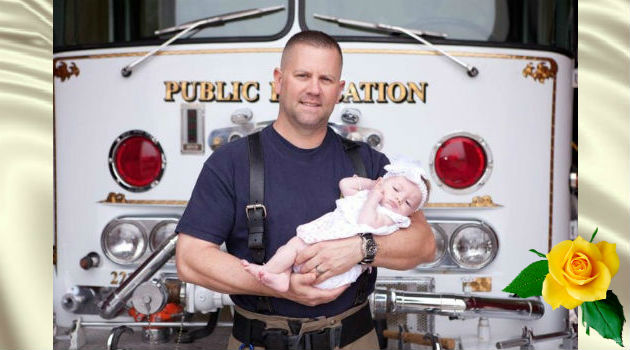 Пожарный удочерил малышку, которой помог появиться на свет
