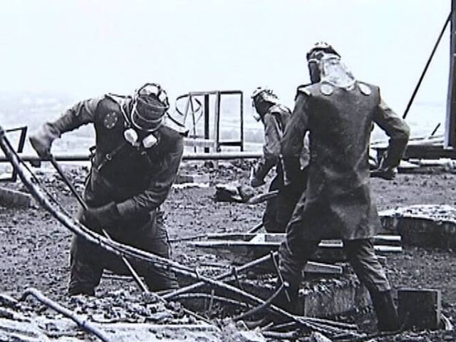 Инженеры герои спасшие всю Европу. Они ушли в водолазных костюмах под раскалённый реактор Чернобыля