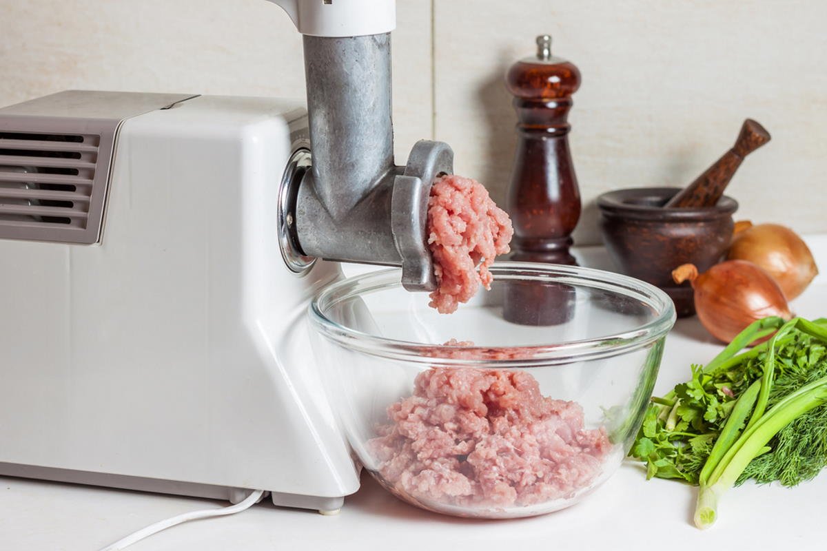 Рецепт домашней колбасы из куриного мяса на сковороде