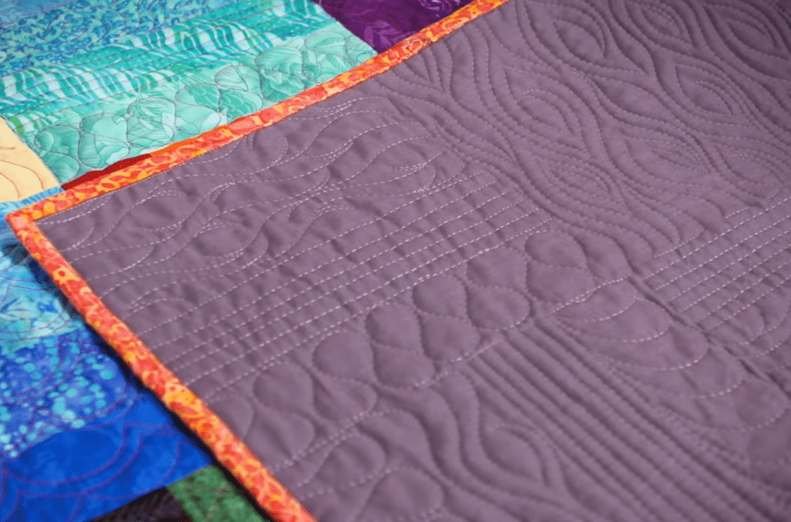 Шикарное стеганое одеяло: так просто работать с лоскутным материалом еще не приходилось