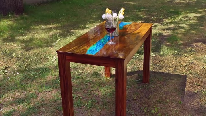 Вот так обычный деревянный стол становится необыкновенным