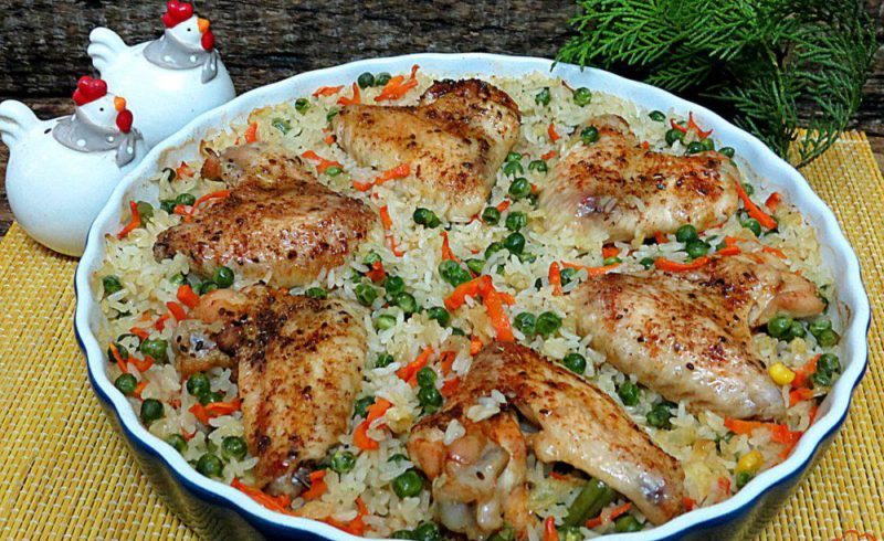 Рис с куриными крылышками и овощами
