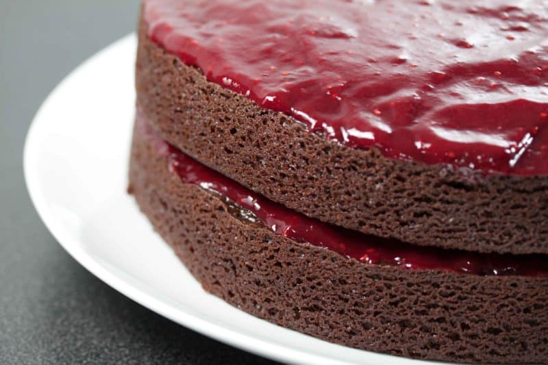 Шоколадный торт с чёрной смородиной: оценят все, кто попробует! 6