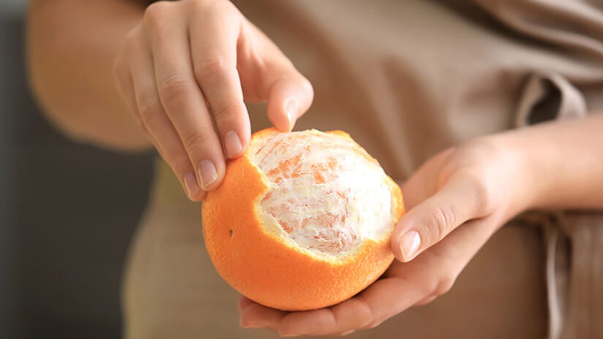 Как почистить апельсин за несколько секунд
