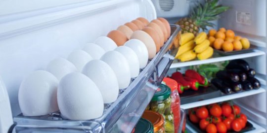 Яйца нельзя класть в дверцу холодильника! Прочитай причину